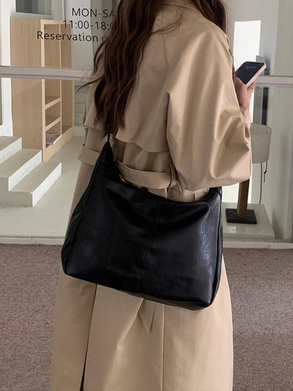 Auréa Shoulder Bag | Full-Grain Leather, Spacious Design 4