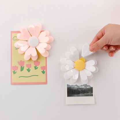 Mira Cherry Blossom Clip | Magnetic Sealing Design 3